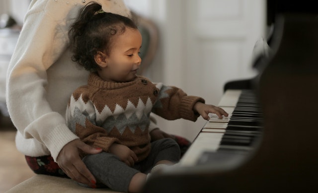 child at piano